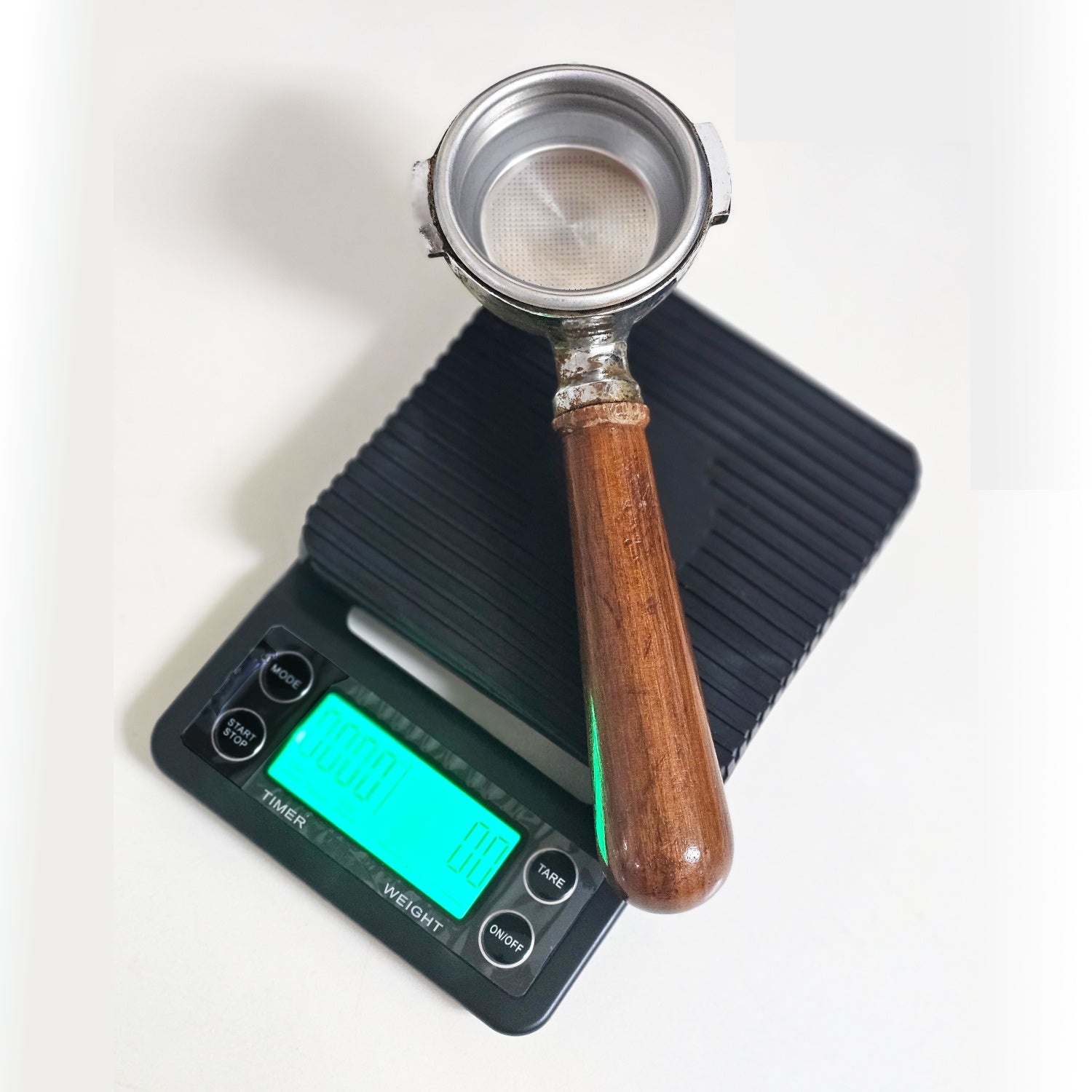 משקל דיגיטלי המתאים לשקילת קפה עם טיימר ברזולוציה של 0.1 גרם
