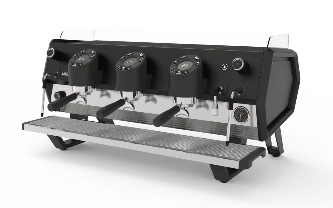 מכונת אספרסו החדישה D8 עם שלושה ראשים. SanRemo D8