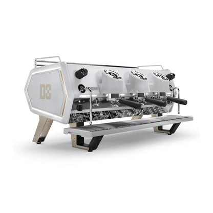 מכונת אספרסו החדישה D8 עם שלושה ראשים. SanRemo D8
