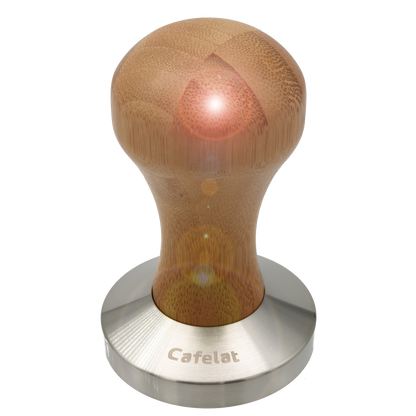 Держатель из нержавеющей стали (темпер) диаметром 51 мм и бамбуковая ручка с подставкой Cafelat.